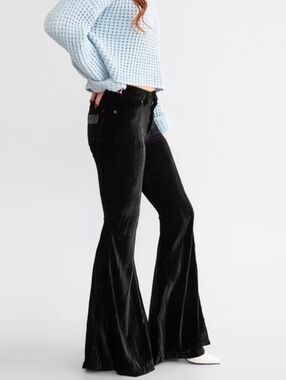 Wrangler Retro High Rise Flare Velvet Pants Size 31x32